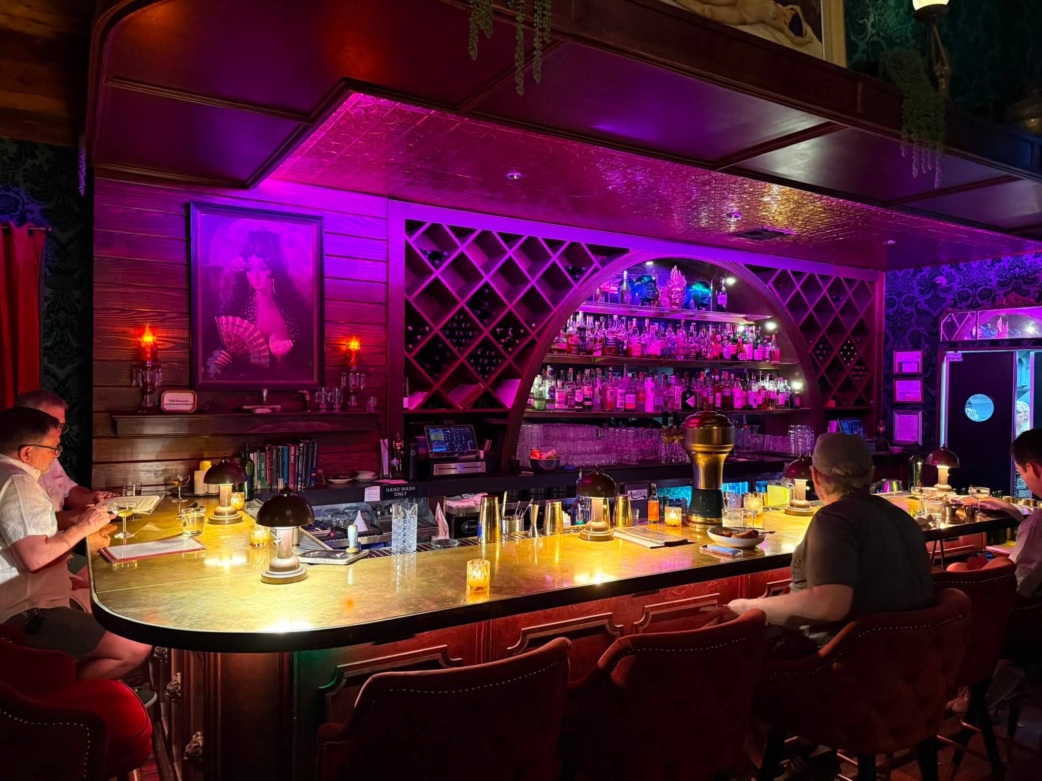 Honey Moon bar interior