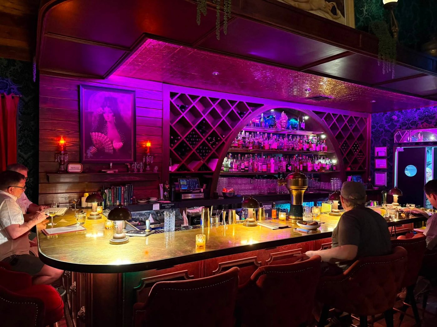Honey Moon bar interior