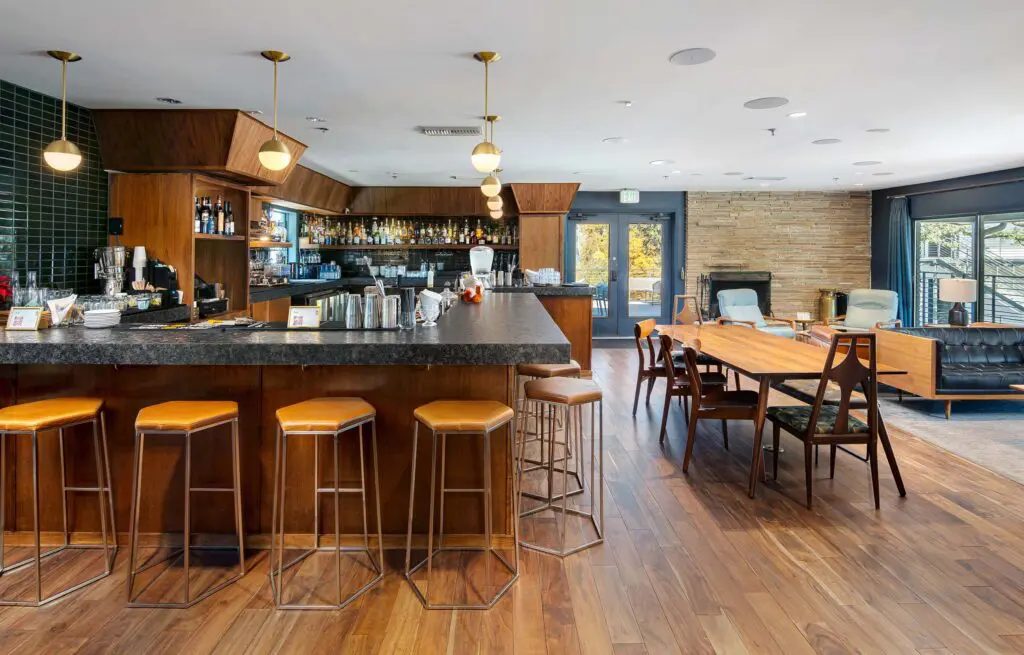 Ruby's Bar interior